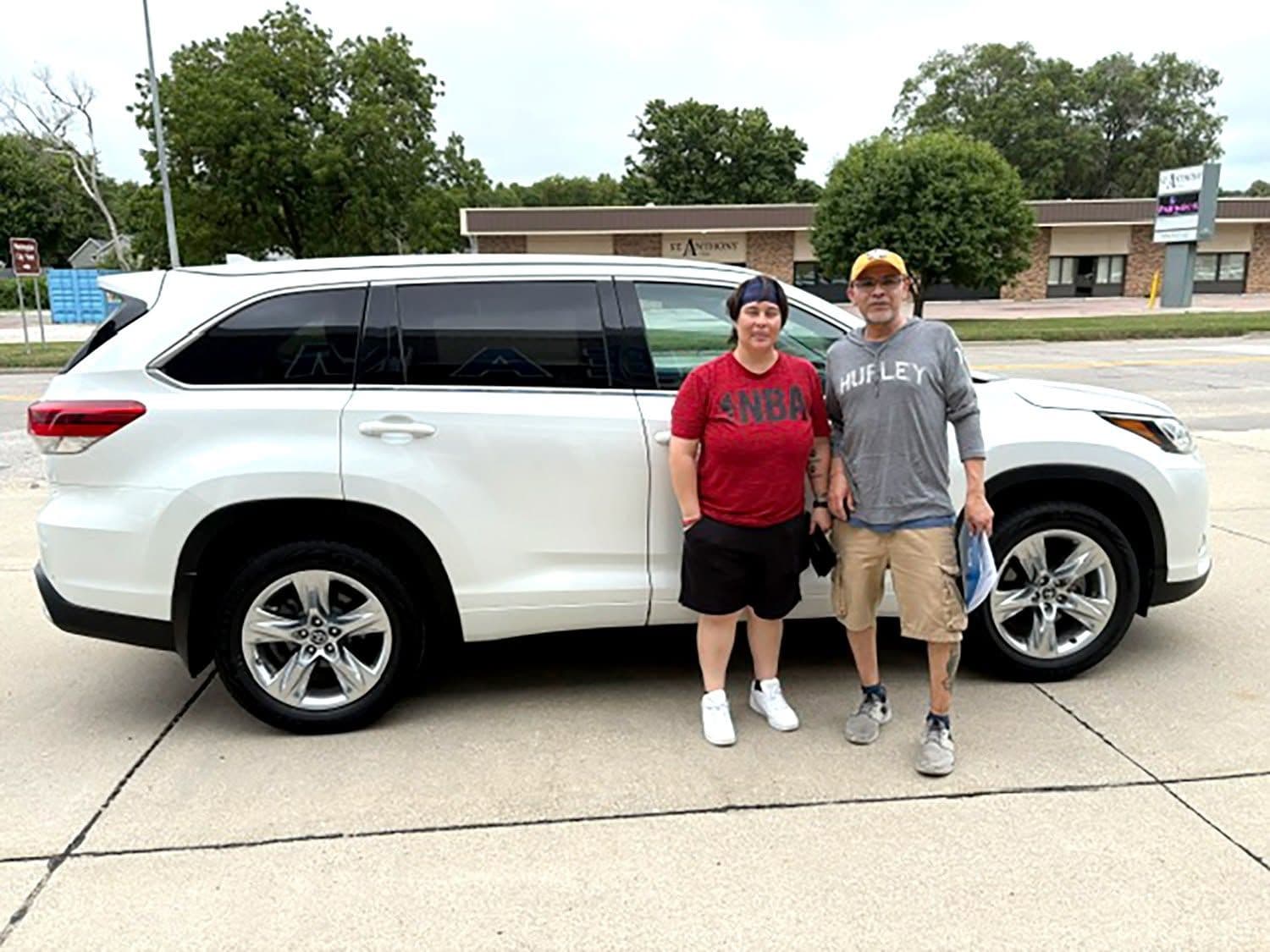 Joselline Orizaba and Erik Blancas Choose a 2018 Toyota Highlander